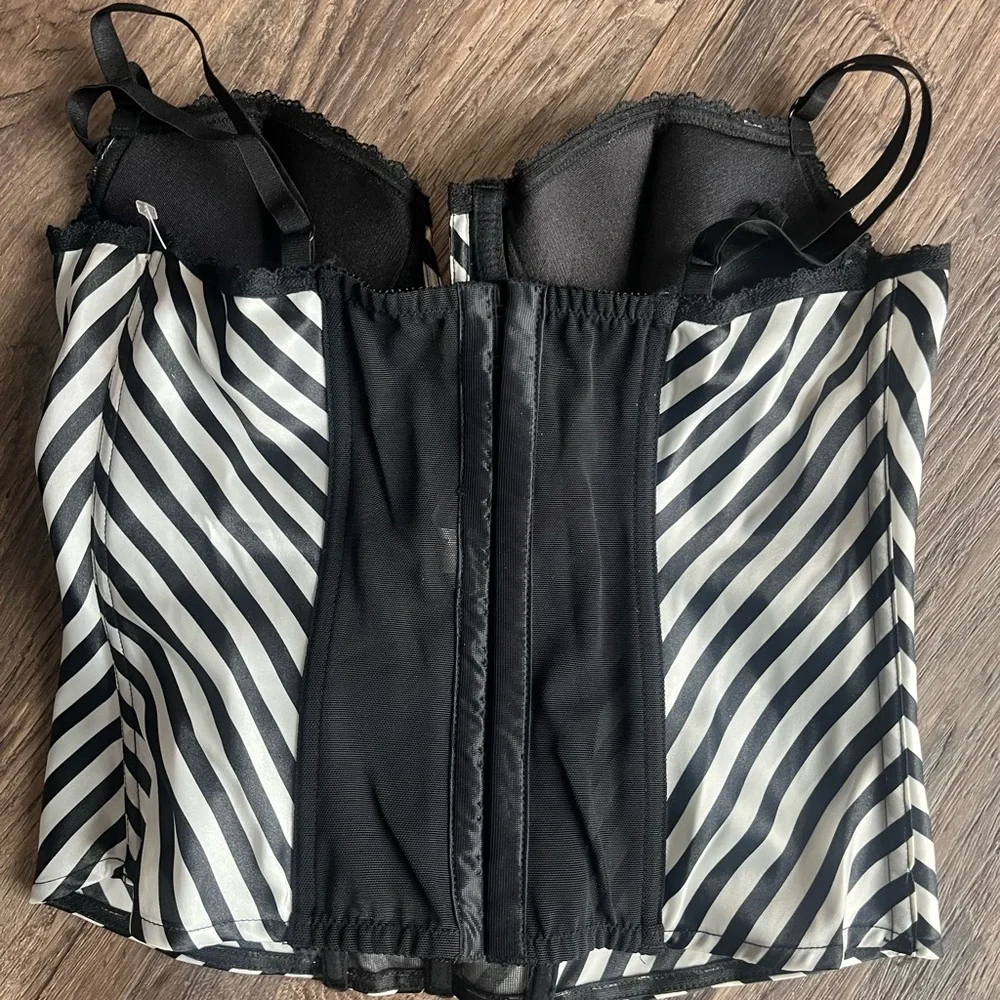 Frederick’s of Hollywood Striped Black and White Women's Top 34 Medium - Picture 4 of 4